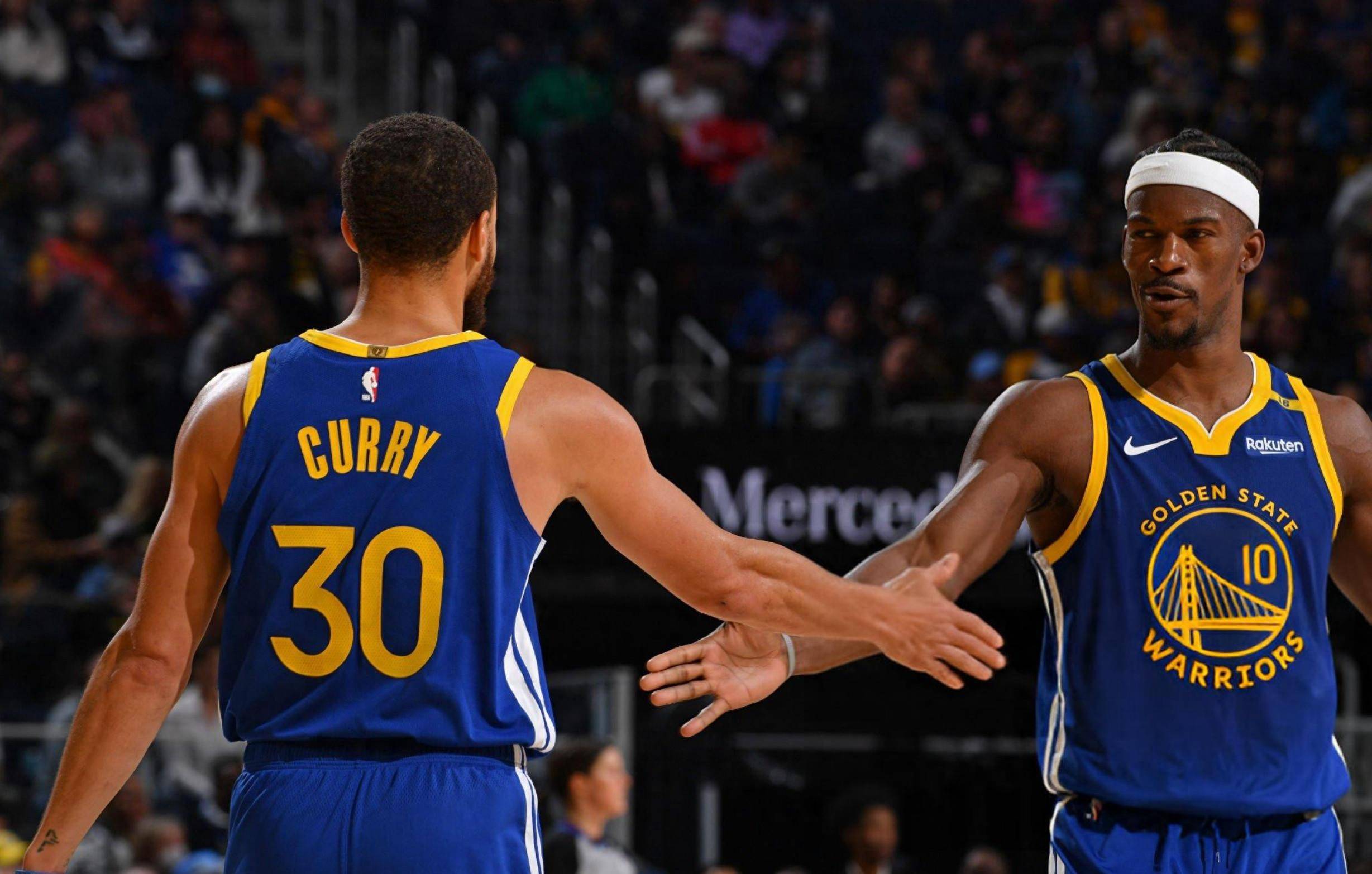 黄蜂队顽强拼搏,最终胜出 黄蜂队顽强拼搏,最终胜出