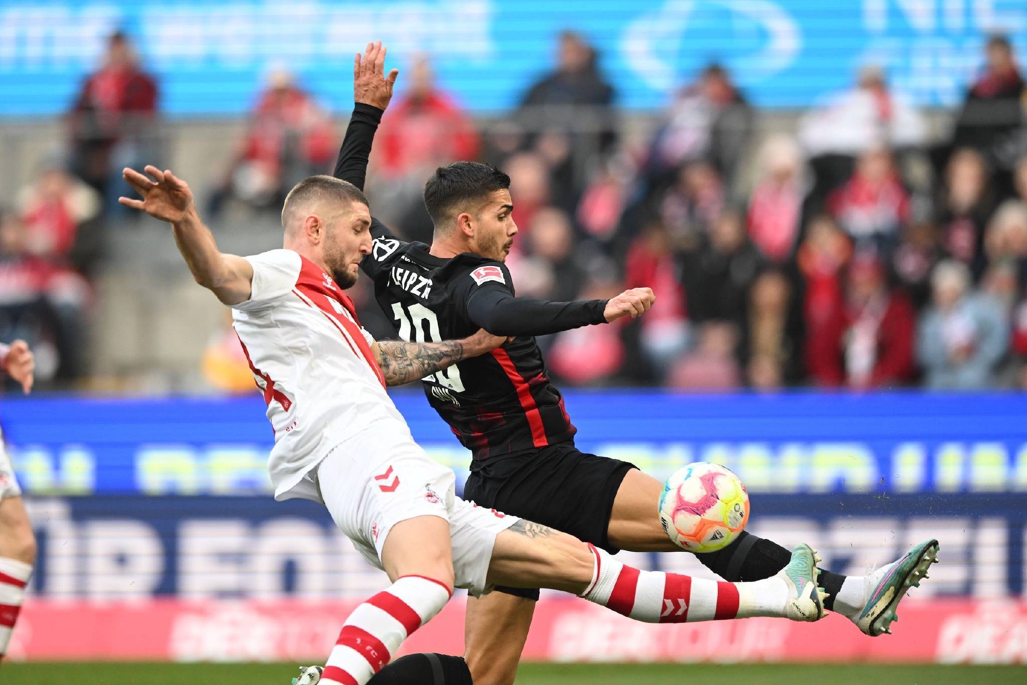 关于阿贾克斯横扫,欧冠四强锐不可挡的信息 关于阿贾克斯横扫,欧冠四强锐不可挡的信息