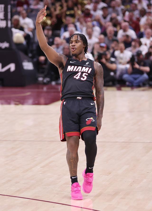 热火碾压湖人,米切尔爆发神勇的简单介绍 热火碾压湖人,米切尔爆发神勇的简单介绍