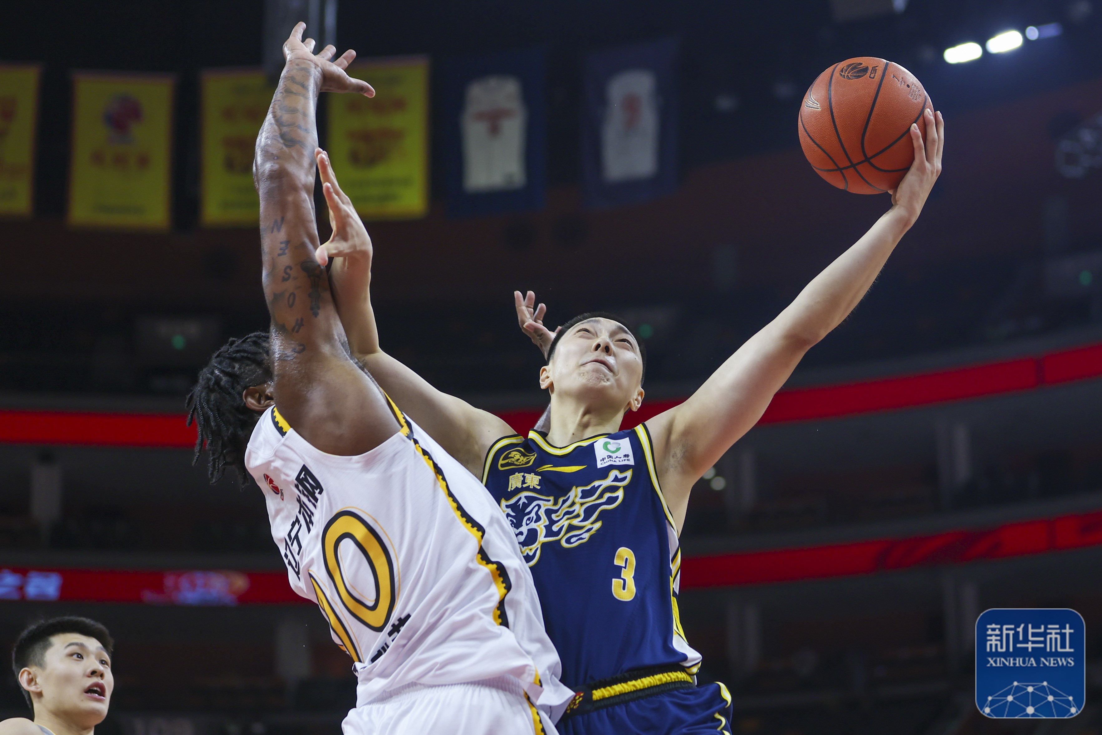 太阳完胜广东队，字母哥带队取胜